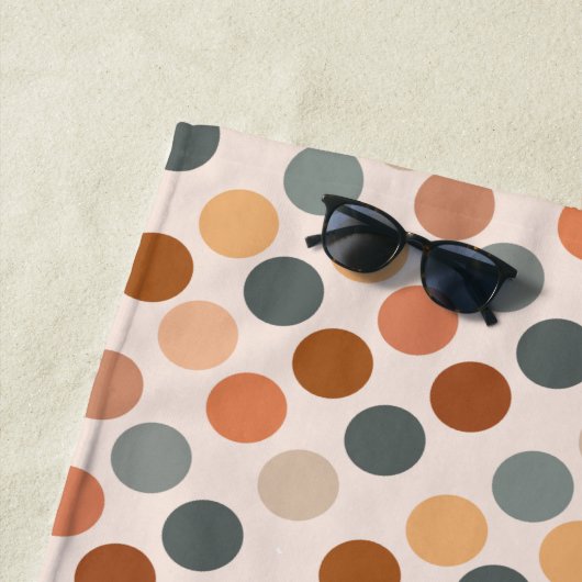 Serviette De Plage Points d'aquarelle Boho rétro neutres (En situation)