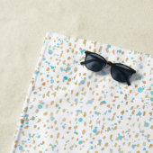 Serviette De Plage Points de sable d'or de bleu d'océan (En situation)