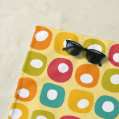 Serviette De Plage Points rétro nom personnalisé coloré (En situation)