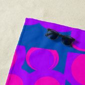 serviette de plage pois cool. (En situation)