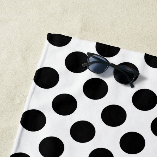Serviette De Plage Pois, Motif Polka Dot, noir et blanc (En situation)