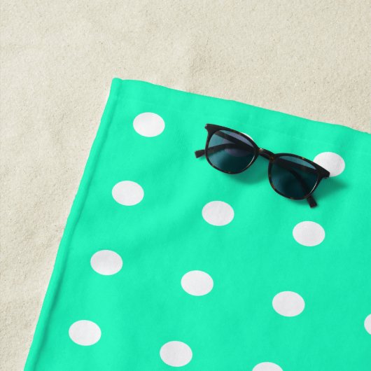 Serviette De Plage Pois verts et blancs (En situation)