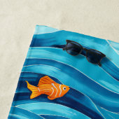 Serviette De Plage Poissons tropicaux et vagues bleues sur mesure (En situation)