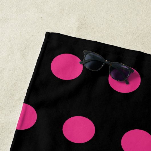 Serviette de plage Polka Dot (rose noir et néon) (En situation)