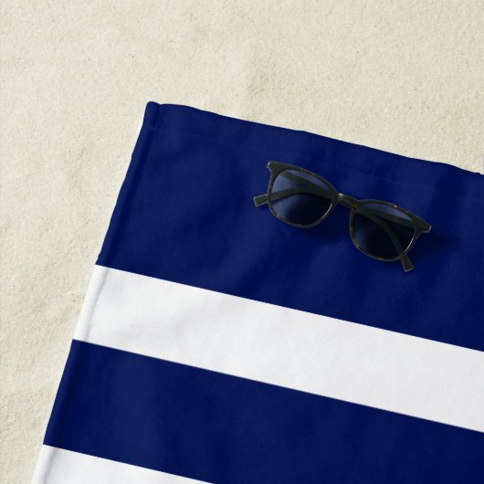 Serviette De Plage poulpe blanche à rayures bleues et blanches (En situation)