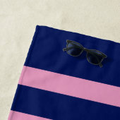 Serviette De Plage poulpe rose avec rayures bleues et roses (En situation)