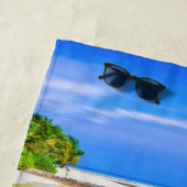 Serviette de plage pour week-end de jeune fille en (En situation)