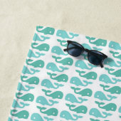 Serviette De Plage Preppy Green Whale Monogram Beach Towel (En situation)