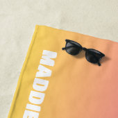 Serviette de plage Preppy rose et orange (En situation)