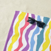 Serviette de plage Pride personnalisée (En situation)