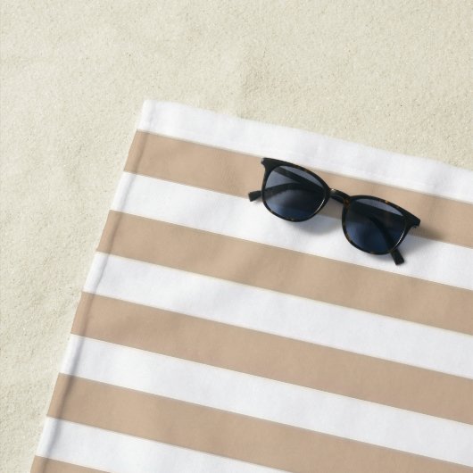 Serviette de plage printemps beige et blanc rayé (En situation)