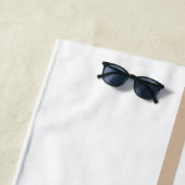 Serviette de plage printemps beige et blanc rayé (En situation)