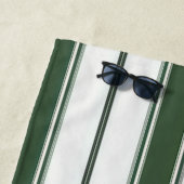 Serviette de plage printemps chasseur vert et blan (En situation)
