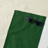 Serviette de plage printemps chasseur vert et blan (En situation)