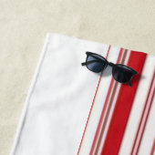 Serviette de plage printemps rouge et blanc rayée (En situation)