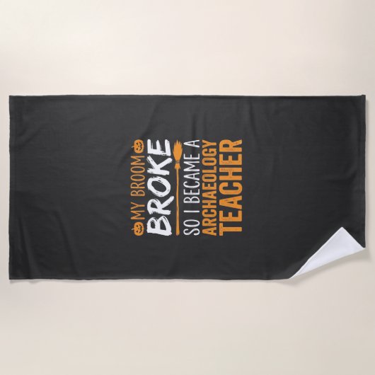 Serviette De Plage Professeur d'archéologie Balai d'Halloween cassé (Devant)