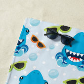 Serviette De Plage Profondément dans les requins de mer personnalisés (En situation)