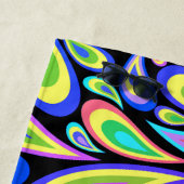 Serviette de plage psychédélique rose personnalisé (En situation)