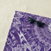 Serviette de plage Purple Mandala Print (En situation)