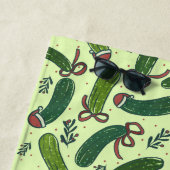 Serviette De Plage Quirky Festive Pickles de Noël Motif (En situation)