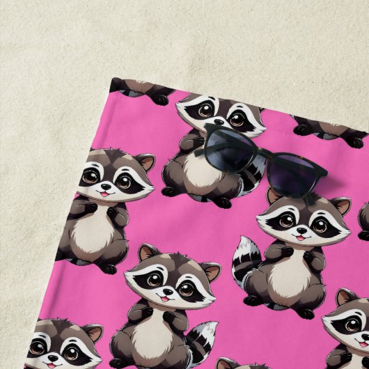 Serviette De Plage Raccoon Pattern Design Pink  (En situation)