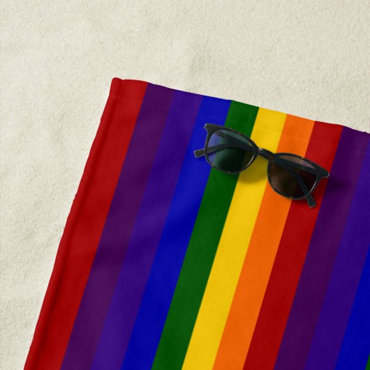 Serviette de plage Rainbow Stripes (En situation)