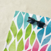 Serviette De Plage Rainbow Watercolor Feuille Motif personnalisé (En situation)