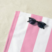 Serviette de plage rayée blanche et noire rose (En situation)