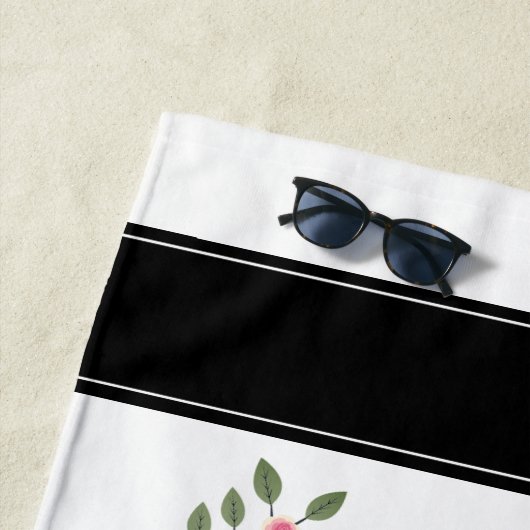 Serviette de plage rayée heureuse de campeur (En situation)