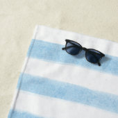 Serviette de plage rayée Monogramme personnalisé (En situation)