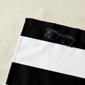 Serviette De Plage Rayure Noir Blanc Monogramme Rose Chaud Nom (En situation)