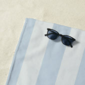 Serviette De Plage Rayures bleu clair (En situation)