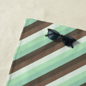 Serviette De Plage Rayures de blocs de couleur menthe chocolatée (En situation)