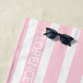 Serviette De Plage rayures de cabane rose pastel - personnalisées (En situation)