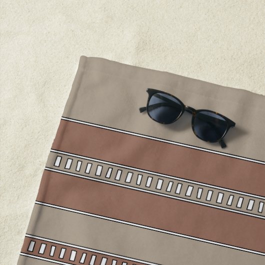 Serviette De Plage Rayures de mosaïque du désert (En situation)