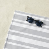 Serviette De Plage Rayures grises modernes (En situation)