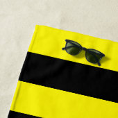 Serviette De Plage Rayures jaunes et noires (En situation)
