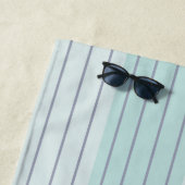 Serviette De Plage Rayures Monogramme Bleu Sarcelle Gris (En situation)
