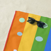 SERVIETTE DE PLAGE RAYURES POINT ARC-EN-CIEL (En situation)