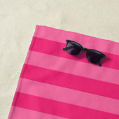 Serviette De Plage Rayures rose pâle et rose chaud (En situation)