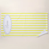 Serviette De Plage Rayures verticales jaunes et blanches Monogramme (Devant)