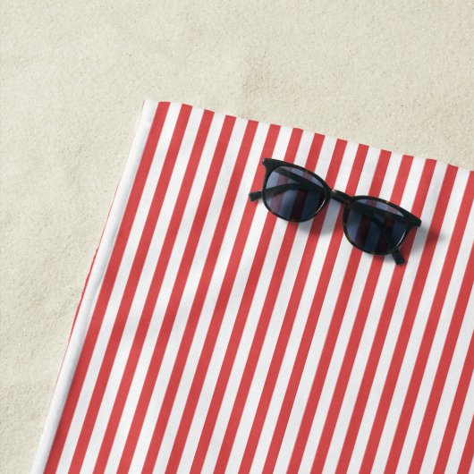 Serviette De Plage Red Cabana Stripes & White Star - Nautique (En situation)