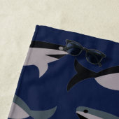 Serviette De Plage Requins dans le Monogramme océanique (En situation)