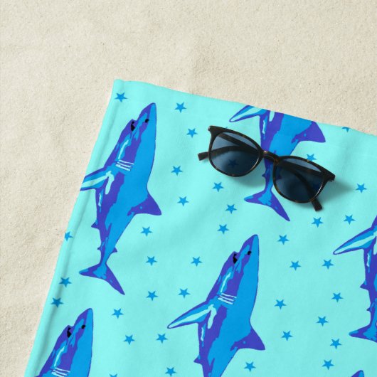 Serviette de plage requins et étoiles (En situation)