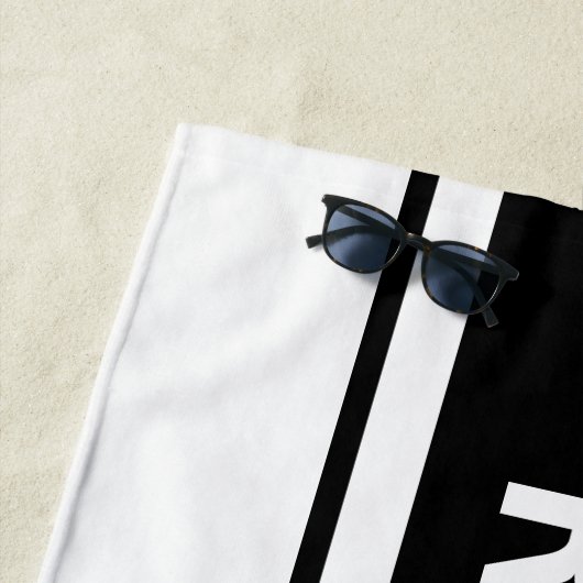 Serviette De Plage RESERVED, White Text, Black Stripes (En situation)