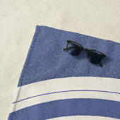 Serviette de plage rétro à monogramme et mauvais œ (En situation)