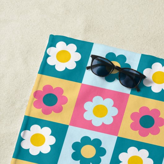 Serviette De Plage Retro Cute colorful Pastel Flowers Pattern  (En situation)