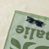 Serviette de plage Retro personnalisée avec nom - (En situation)