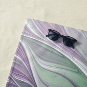 Serviette De Plage Rêve Fleur, Nom, Abstrait Violet Vert Fractal (En situation)