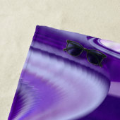 Serviette De Plage Rêves arc-en-ciel à fleurs violettes (En situation)